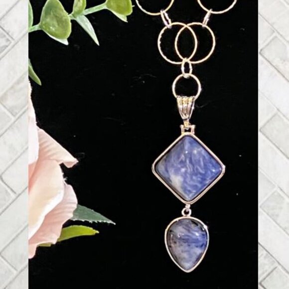 Handcrafted Contemporary Royal Blue Sodalite Necklace in Silver-Tone - Picture 3 of 8